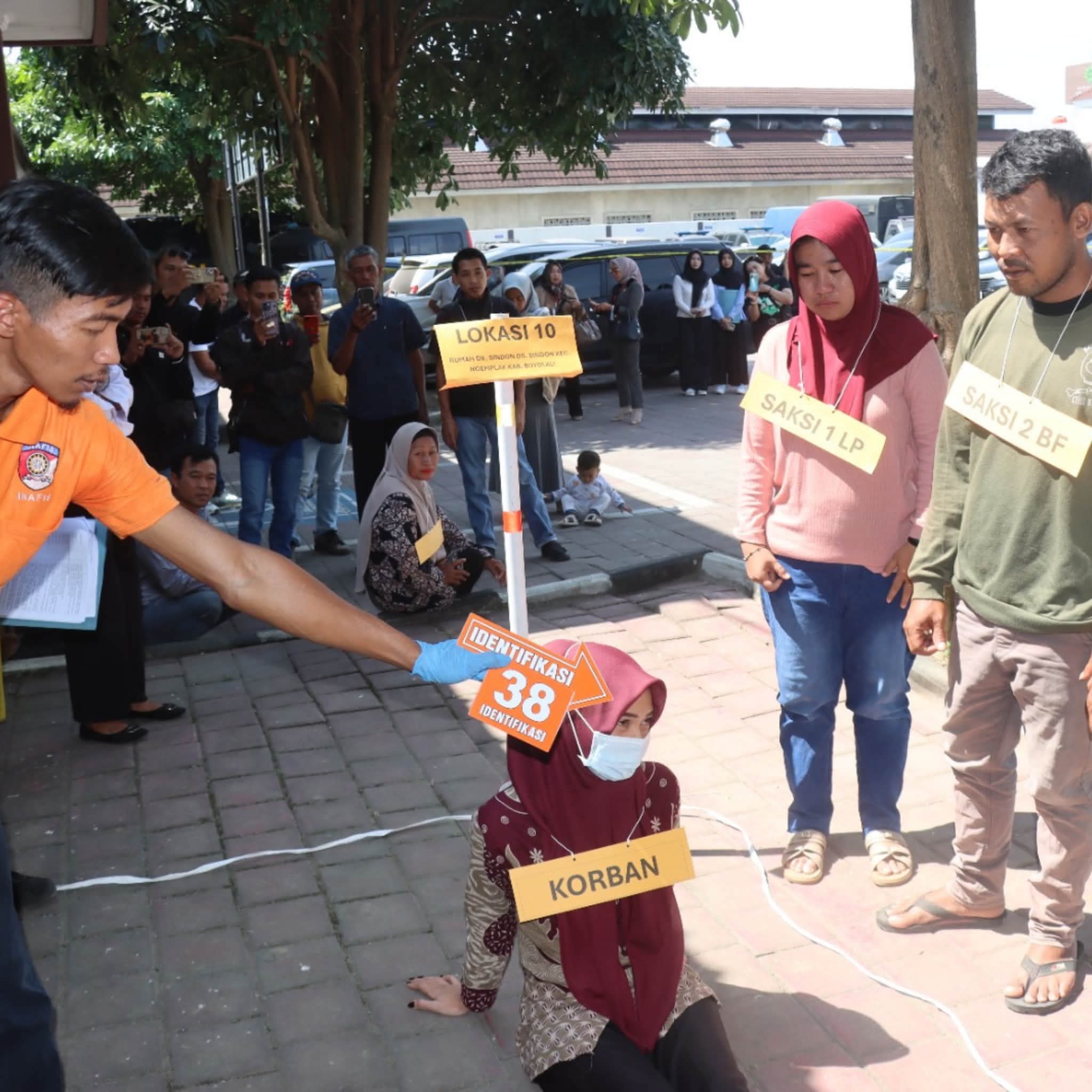 Polisi Rekonstruksi Pembunuhan Berencana Bermodus Sate Beracun